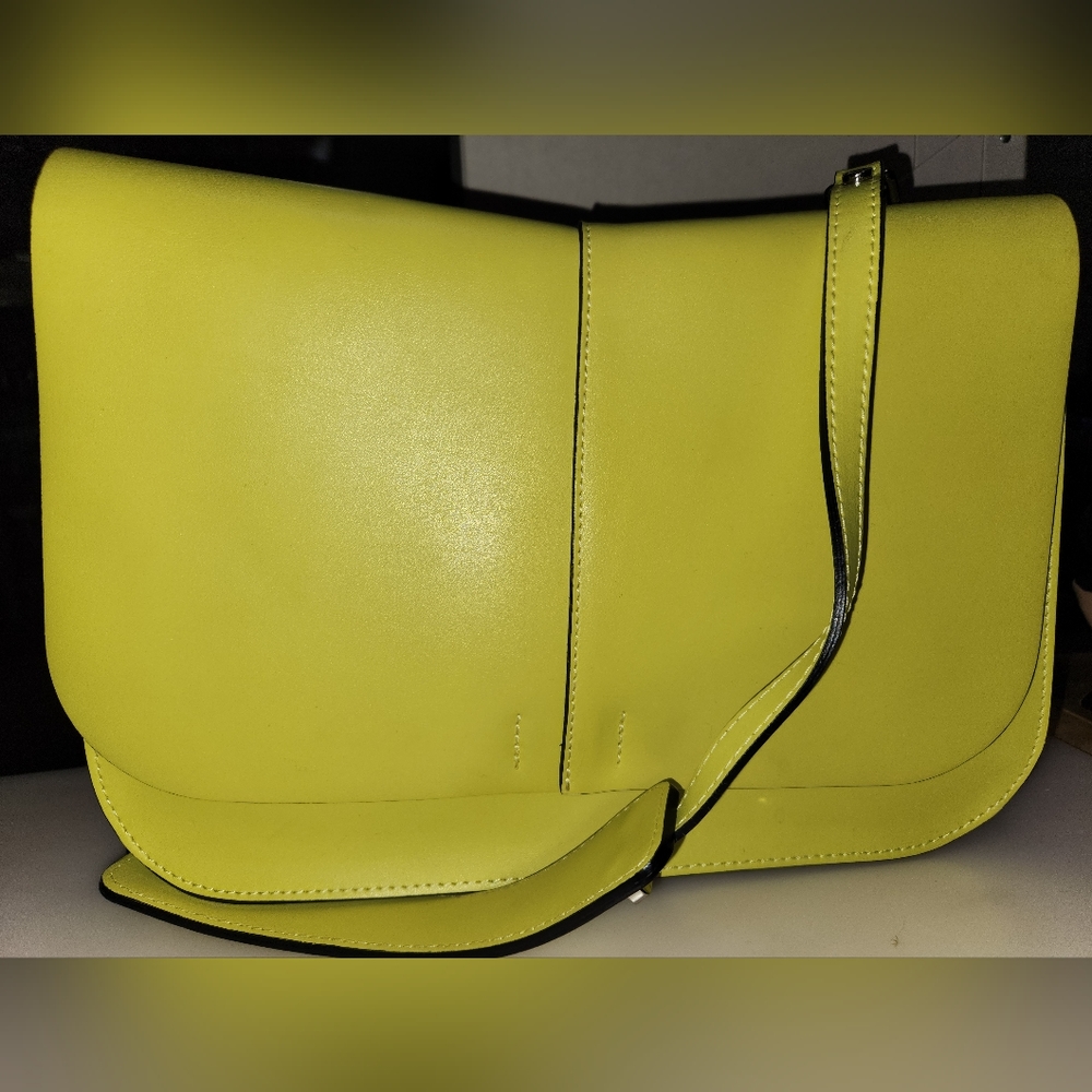 Gianni Chiarini yellow leather purse